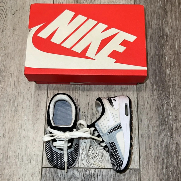 Nike Other - Nike air max zero essentials TD